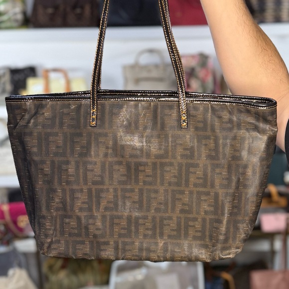 Fendi Handbags - FENDI TOTE